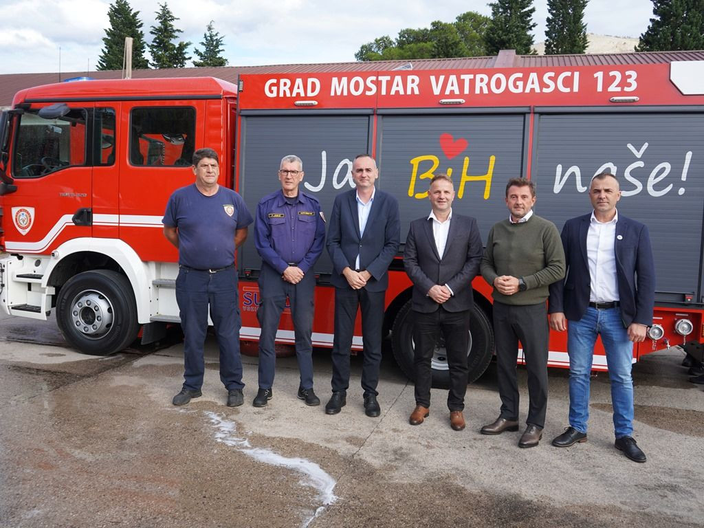 Vatrogasno vozilo Mostar, vatrogasci Mostar