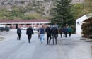 Devetnaest otpuštenih radnika Komunalnog Mostar jutros se okupilo u Opinama i vratilo na posao na temelju privremenih sudskih mjera.