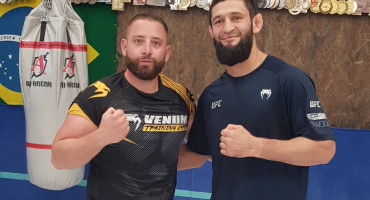 Borac i trener SK Ilirik iz Gruda Tomislav Miloš sudjelovao je na zatvorenom treningu i sparingu s UFC borcem Khamzatom Chimaevom u Sarajevu.