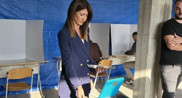 Darijana Filipović pozvala je birače da izađu na izbore te poručila kako očekuje miran izborni dan bez većih tehničkih problema.