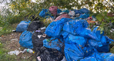 Gabela smeće uz Neretvu