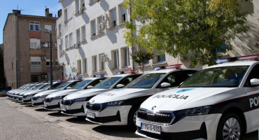 MUP-u HNŽ-a isporučeno je 25 policijskih vozila vrijednih 1,65 milijuna KM. Bit će raspoređena upravama u Mostaru, Čapljini i Konjicu.