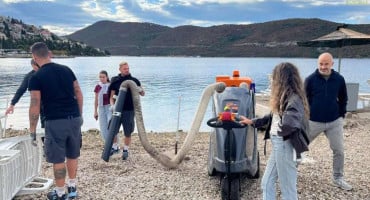 U Neumu je predstavljen prototip mobilnog usisavača za prikupljanje i razvrstavanje otpada s plaža, uključujući mikroplastiku.