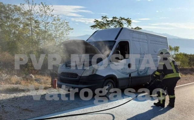 Na Žovnici kod Mostara gorio kombi