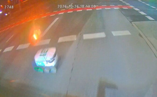 Robotsko vozilo prošlo kroz crveno, izazvalo nesreću pa pobjeglo s mjesta događaja