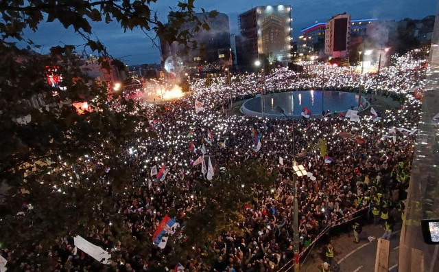 Tisuće građana ispunile centar Beograda. Ima li studentski pokret snagu srušiti Vučića?