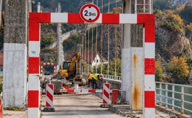 Zbog sanacije mosta Ostrožac na cesti R-437 promet se obustavlja četiri puta svakog radnog dana. Donosimo raspored koji vrijedi do 19. studenoga.