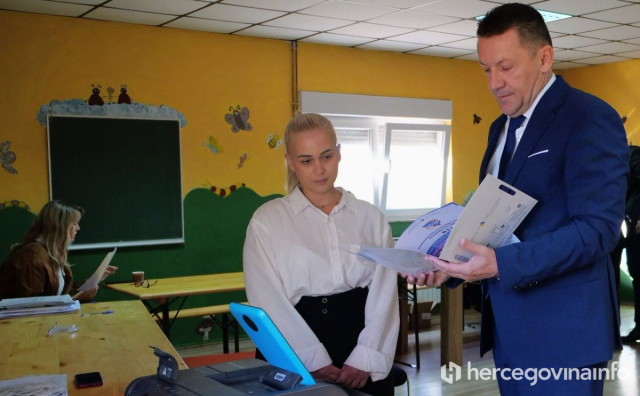 Zdenko Lučić glasovao u Ljubuškom, Hrvatska petorka rezultate čeka u Mostaru